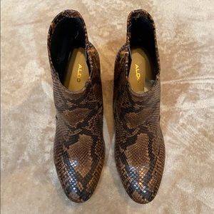 ALDO WOMENS ANKLE BOOTS & CROSSBODY